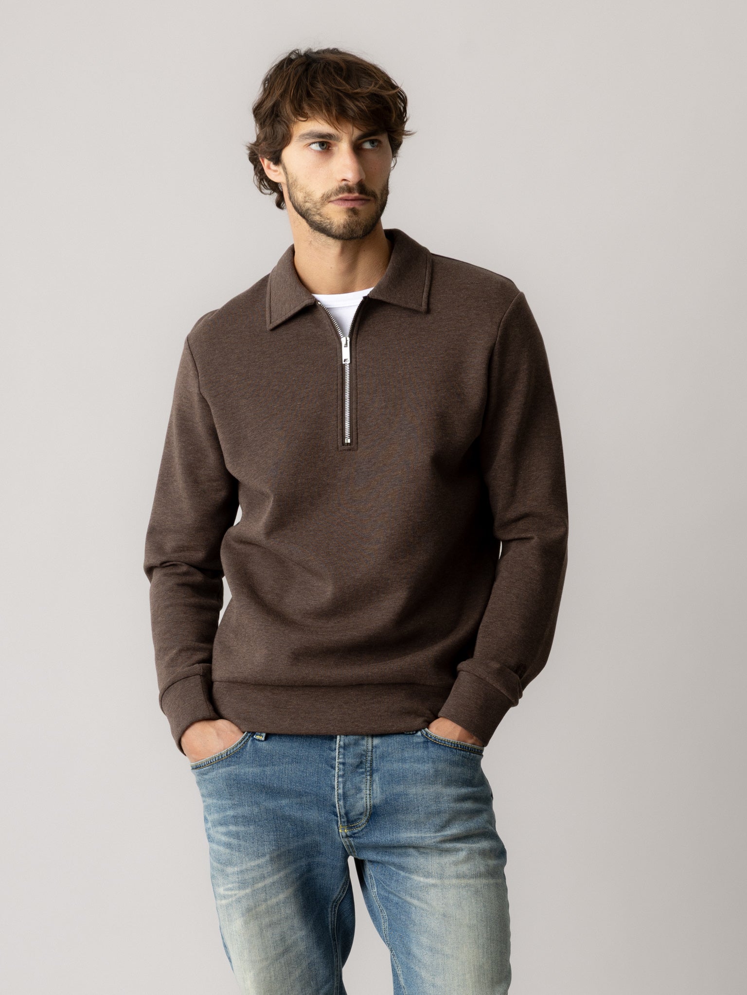 Modelshot / Chocolate Brown Melange / Detail